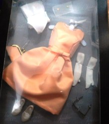JACKIE KENNEDY ONASSIS PEACH DRESS OUTFIT, PURSE, SUNGLASSES  INDIA VISIT IN BOX Never Removed